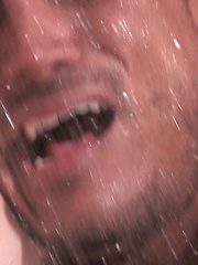 Showermates in hardcore threesome