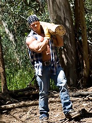Hot hunk demonstrates hisd muscles in a forest