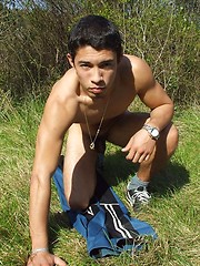 Sweet twink guy outdoor naked shows his great body