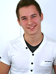 Inexperienced model Gill shows up for his first pics set