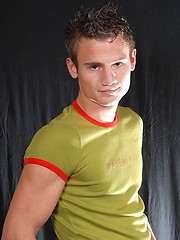 Beefy jock jacking off his str8 cock