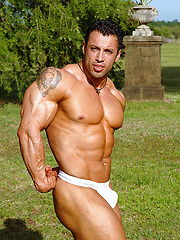 Super hot bodybuilder Dick Ruggerio outdoor photos