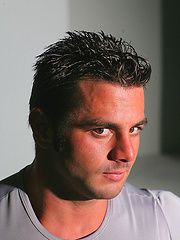 Superhung muscle dude love to show his naked body