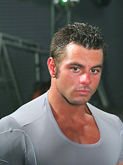 Superhung muscle dude love to show his naked body