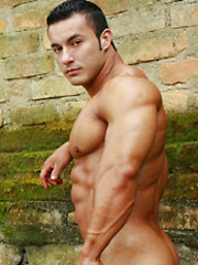 Muscle men exposing their hot bodies