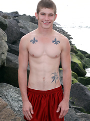 Amateur young jock oiled his tool for jackoff