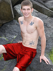 Amateur young jock oiled his tool for jackoff