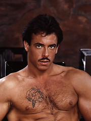 Muscle man posing naked