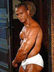 Muscle latin god Felipe Gigante