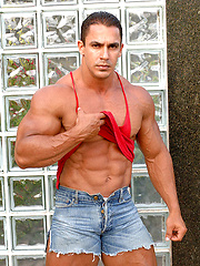 Bruno\\\\\\\'s just another huge and handsome, stiff-cocked, ripped muscleman