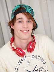 Hung twink Daniel needs a friend to play with