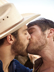 Cowboy-themed threeway fuck between horny hairy bears