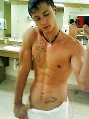 Nasty amateur teen boy\'s pictures