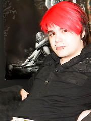 Pink emo guy Drake Blaize jerks off