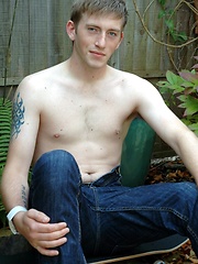 Str8 skateboard boy Josh in the bed