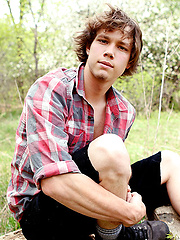 Natural Wonder Justin LeBeau Jerks Off Outdoors