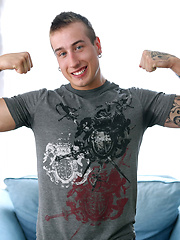 Alterna boy Gestahl likes piercing