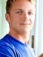 Blond stud Kody Slater shows his tight ass