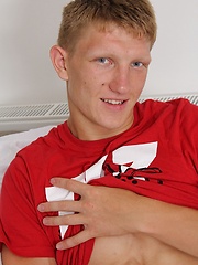 Joseph Cry exposes his unbelievable ripped abs.