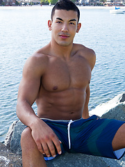 Jeb shows his perfect body