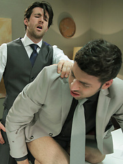 Dario rides Woody's cock