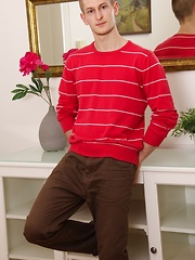 Mario Williams strips naked and busts his nut.