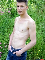 Outdoor Picnic-Table Fuck Sees Horny Stud Get Spit-Roasted & Creamed By His Mates!