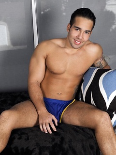 gay model David Reyes